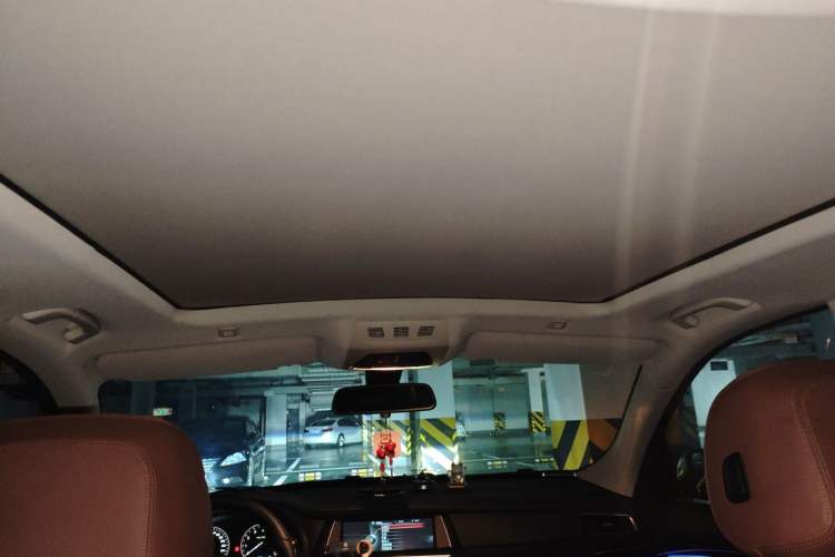 Used BMW 5 Series GT 2014 528i Leading Model Headliner