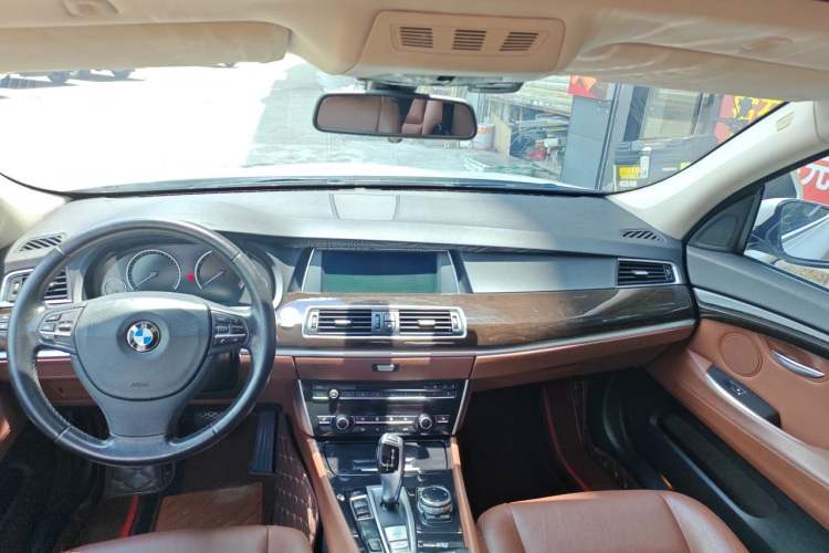 Used BMW 5 Series GT 2014 528i Leading Model Headliner