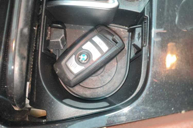 Used BMW 5 Series GT 2014 528i Leading Model Interior 1