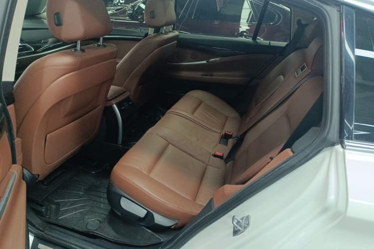 Used BMW 5 Series GT 2014 528i Leading Model Interior 1