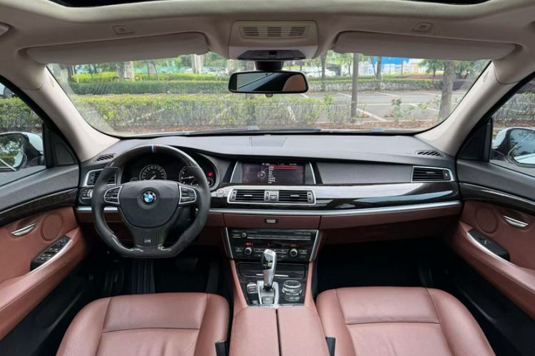 Used BMW 5 Series GT 2014 528i Leading Model Interior 1
