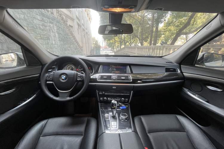 Used BMW 5 Series GT 2014 535i Leading Model Interior 1