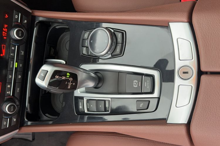 Used BMW 5 Series GT 2014 535i Leading Model Interior 2