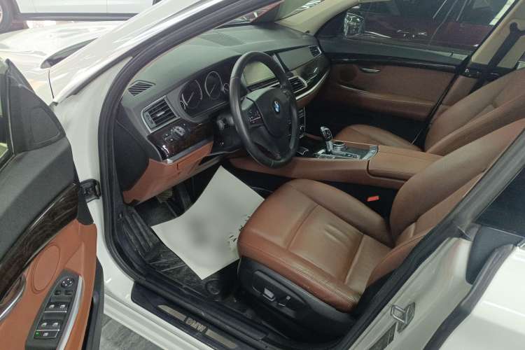 Used BMW 5 Series GT 2014 528i Leading Model Interior 2