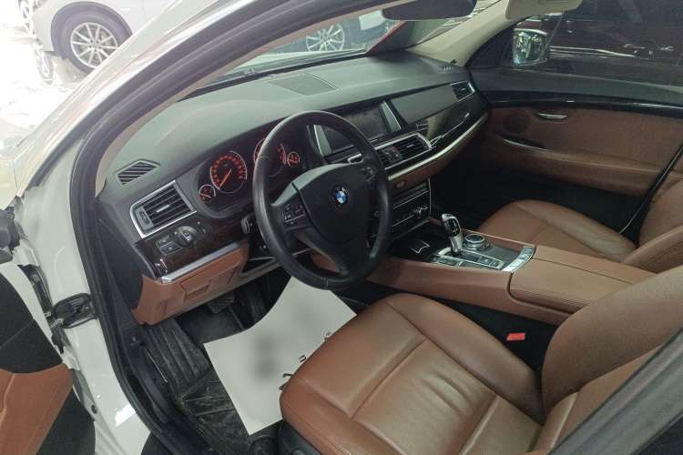 Used BMW 5 Series GT 2014 528i Leading Model Interior 3