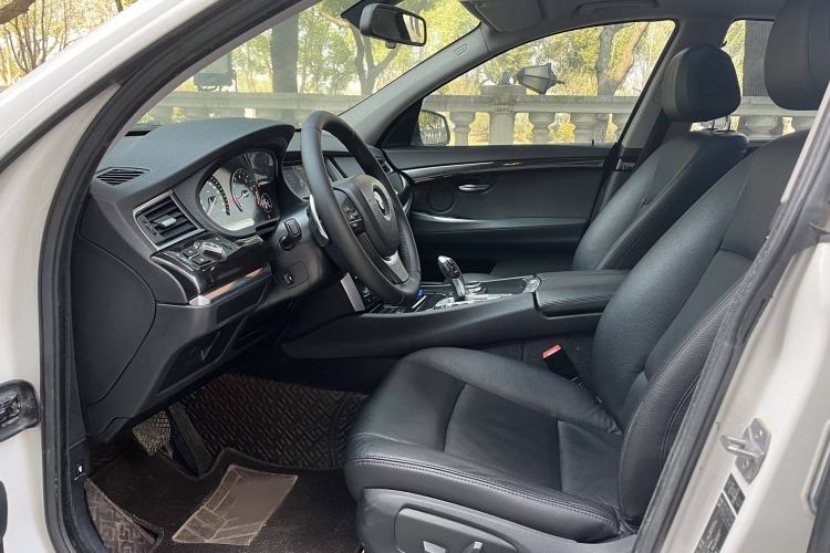 Used BMW 5 Series GT 2014 535i Leading Model Interior 3