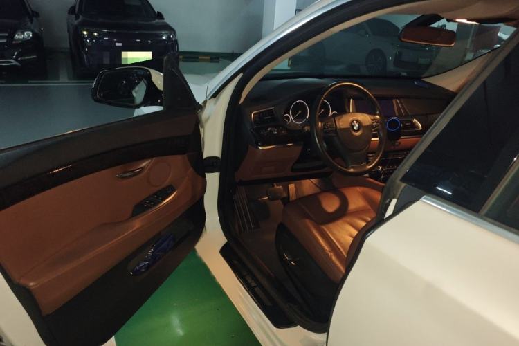 Used BMW 5 Series GT 2014 528i Leading Model Interior 3
