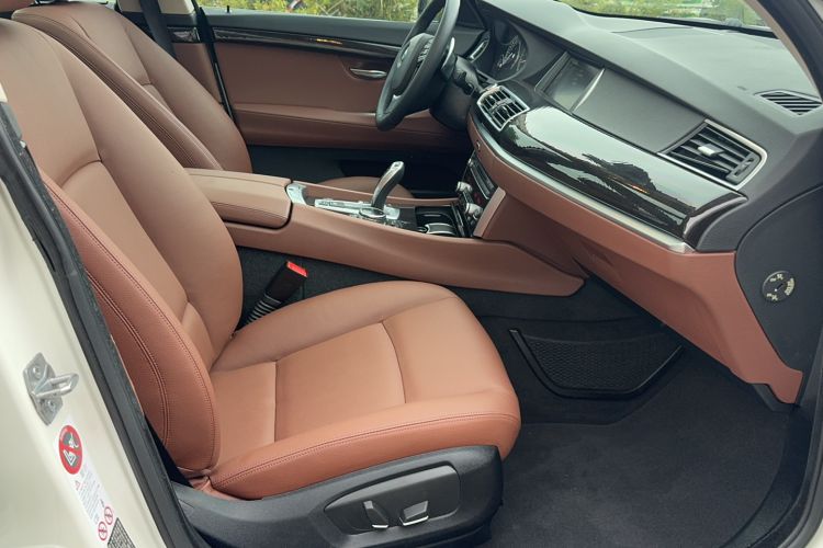 Used BMW 5 Series GT 2014 535i Leading Model Interior 4