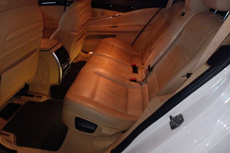 Used BMW 5 Series GT 2014 528i Luxury Edition Interior 4