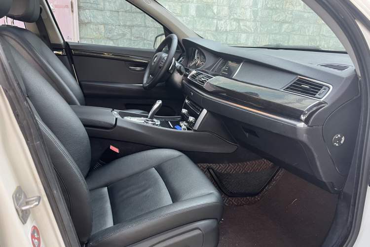 Used BMW 5 Series GT 2014 535i Leading Model Interior 6