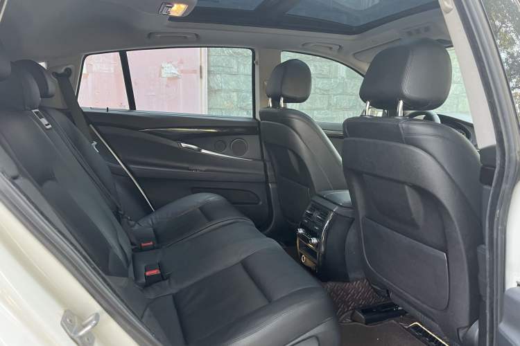 Used BMW 5 Series GT 2014 535i Leading Model Interior 7
