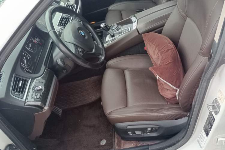 Used BMW 5 Series GT 2014 528i Luxury Edition Left Front Seat