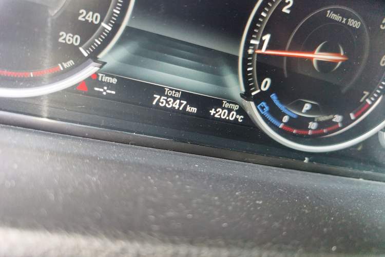 Used BMW 5 Series GT 2014 535i Leading Model Odometer Close Up