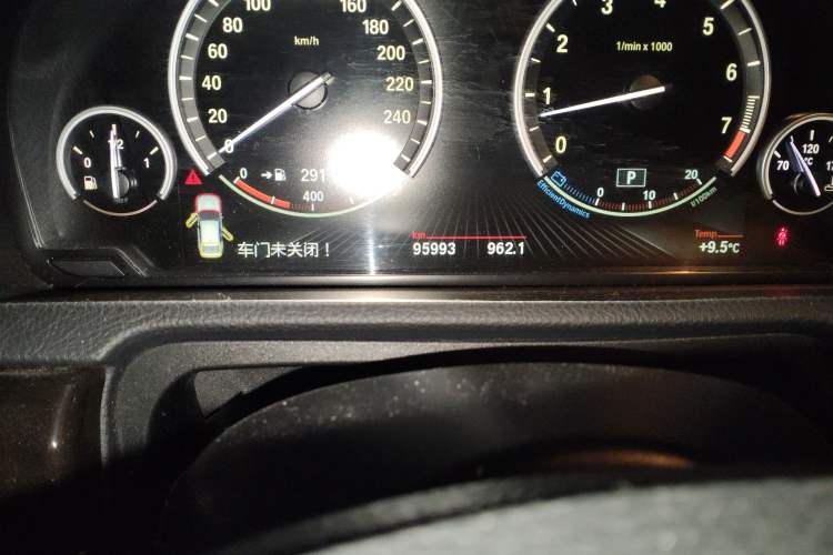 Used BMW 5 Series GT 2014 528i Leading Model Odometer Close Up