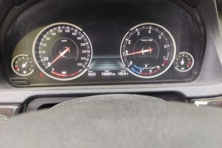 Used BMW 5 Series GT 2014 528i Leading Model Odometer Close Up