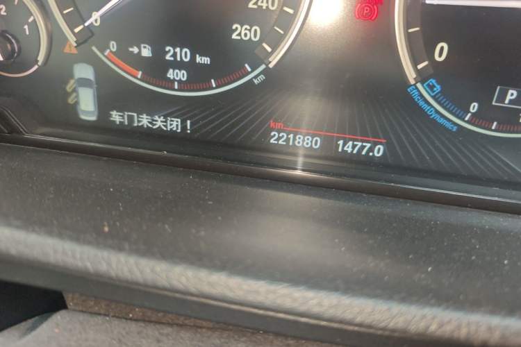 Used BMW 5 Series GT 2014 528i Leading Model Odometer Close Up