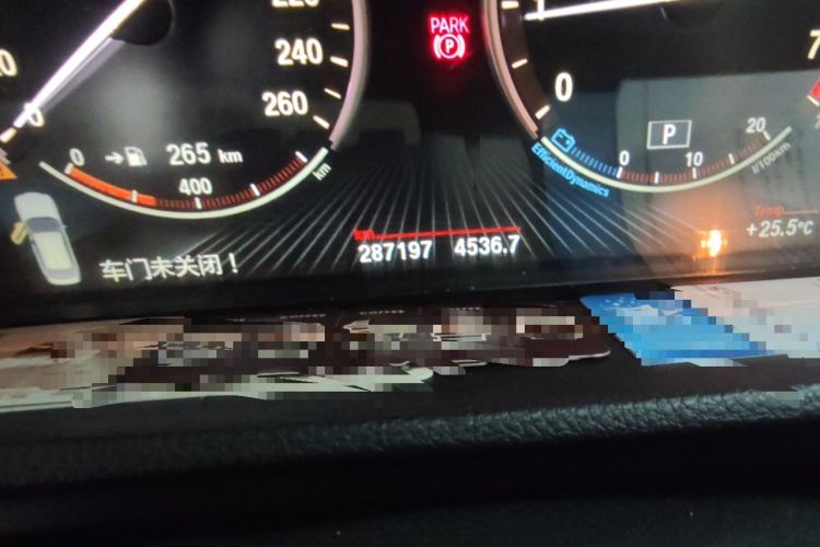 Used BMW 5 Series GT 2014 528i Leading Model Odometer Close Up