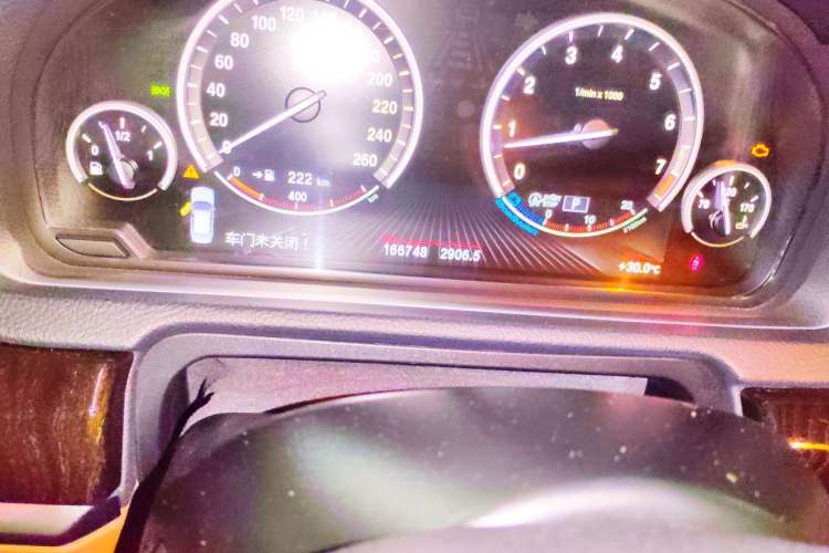 Used BMW 5 Series GT 2014 535i Leading Model Odometer Close Up