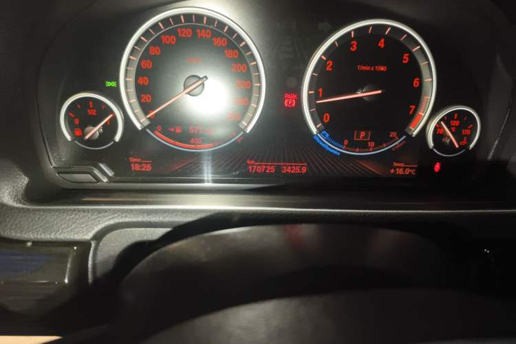 Used BMW 5 Series GT 2014 528i Luxury Edition Odometer Close Up