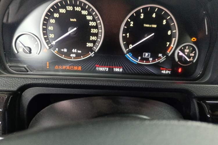 Used BMW 5 Series GT 2014 528i Leading Model Odometer Close Up