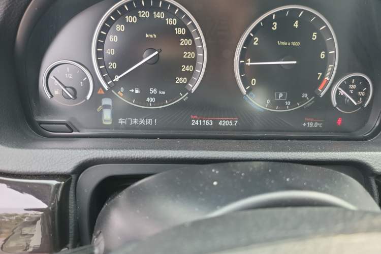 Used BMW 5 Series GT 2014 535i Leading Model Odometer Close Up
