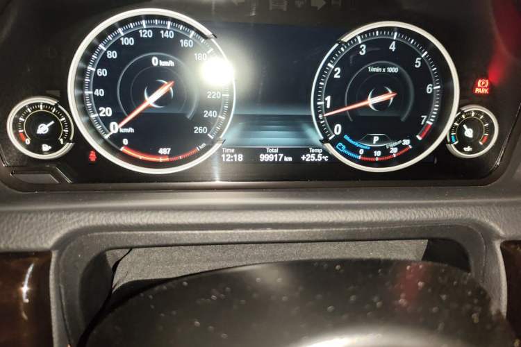 Used BMW 5 Series GT 2014 535i Leading Model Odometer Close Up