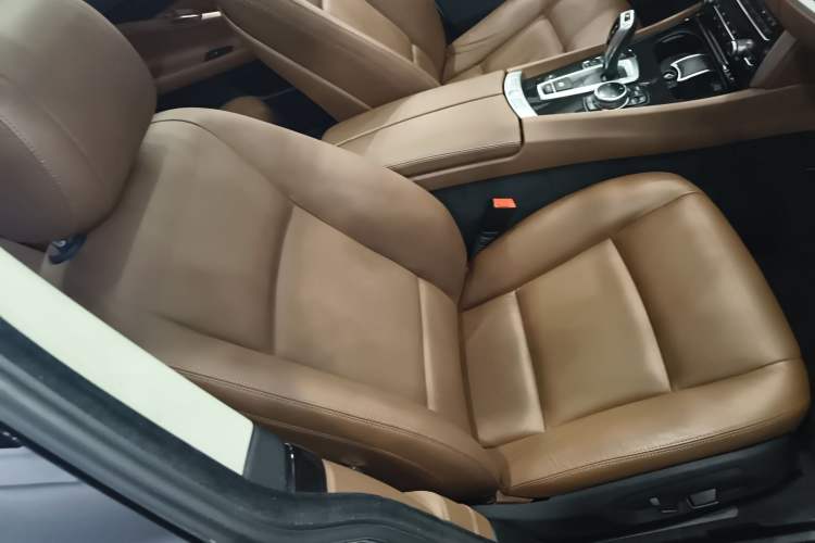 Used BMW 5 Series GT 2014 528i Leading Model Right Front Seat
