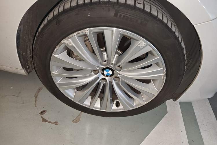 Used BMW 5 Series GT 2014 528i Luxury Edition Right Front Wheel Hub