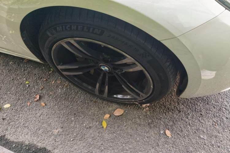 Used BMW 5 Series GT 2014 535i Leading Model Right Front Wheel Hub
