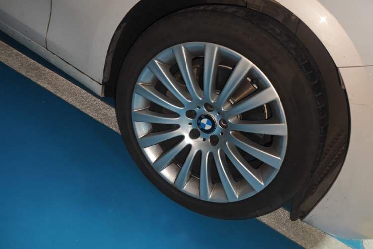 Used BMW 5 Series GT 2014 535i Leading Model Right Front Wheel Hub