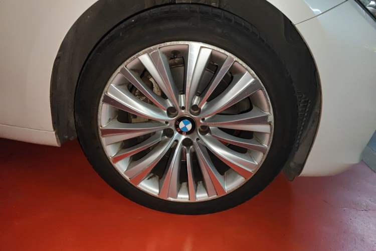 Used BMW 5 Series GT 2014 528i Luxury Edition Right Front Wheel Hub