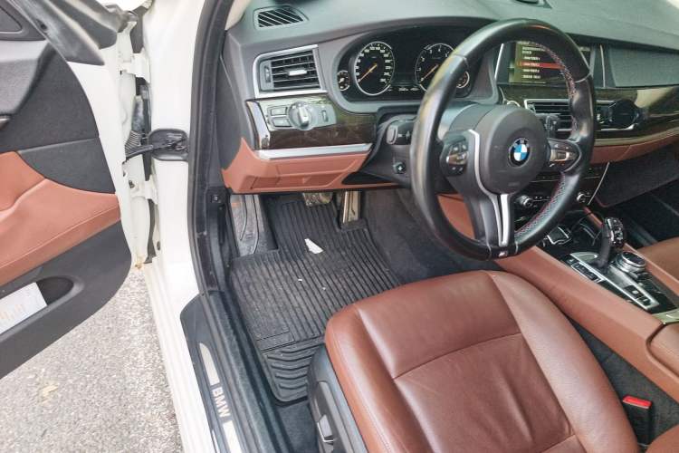 Used BMW 5 Series GT 2014 535i Leading Model Steering Wheel