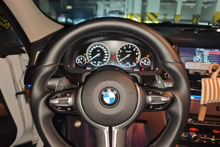 Used BMW 5 Series GT 2014 528i Leading Model Steering Wheel