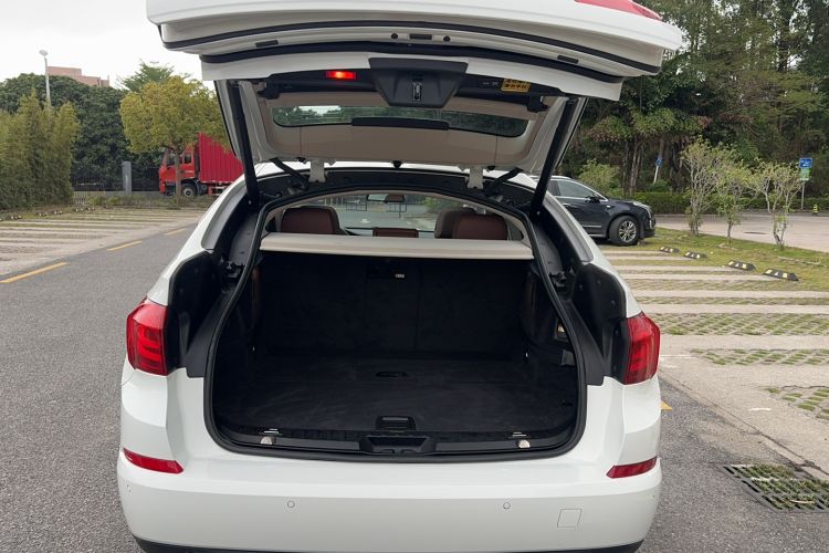 Used BMW 5 Series GT 2014 535i Leading Model Trunk