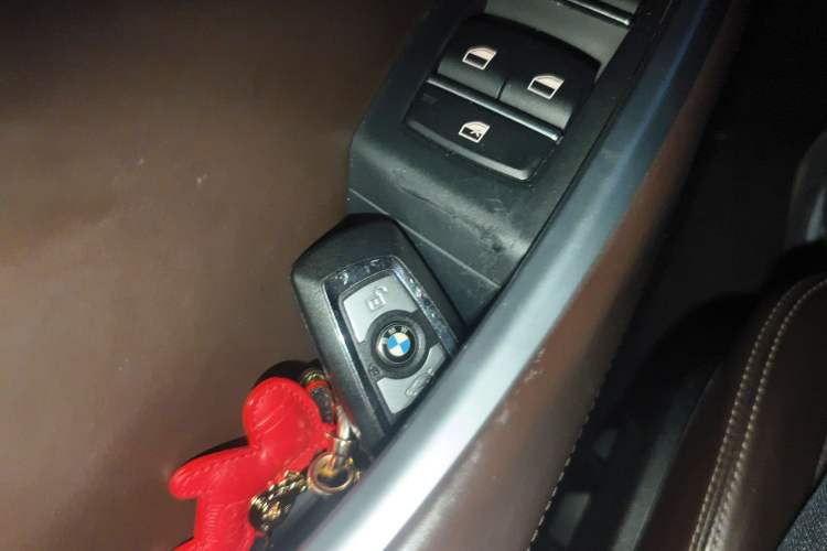Used BMW 5 Series GT 2014 528i Luxury Edition Vehicle Key