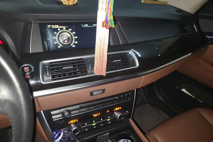 Used BMW 5 Series GT 2015 528i Leading Model Audio And AC Panel