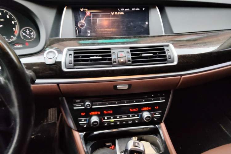 Used BMW 5 Series GT 2015 535i xDrive Audio And AC Panel