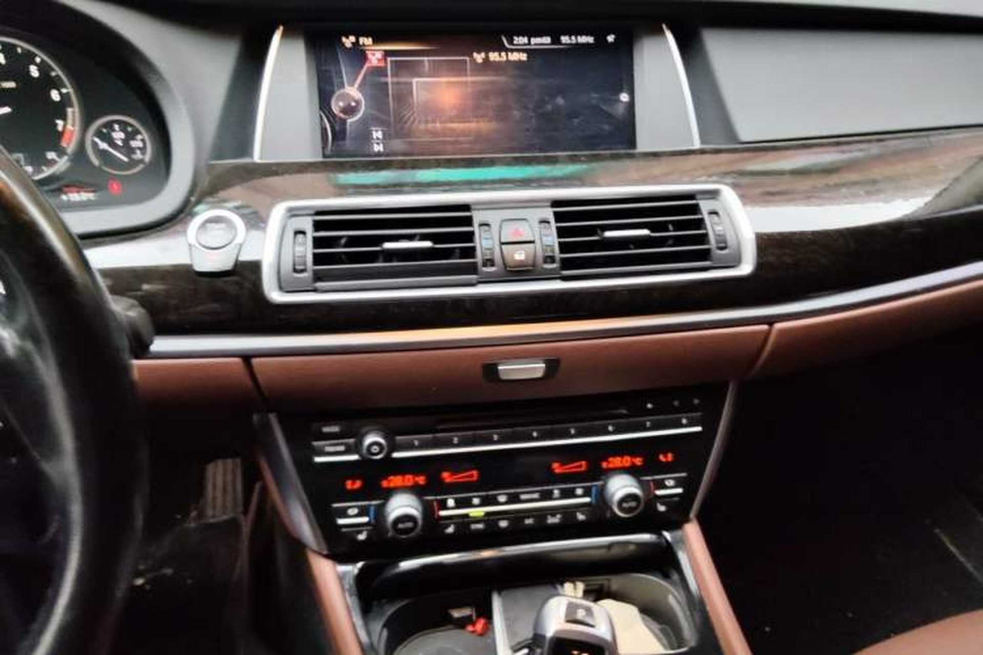 Used BMW 5 Series GT 2015 535i xDrive Audio And AC Panel