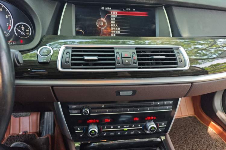 Used BMW 5 Series GT 2015 528i Luxury Edition Audio And AC Panel