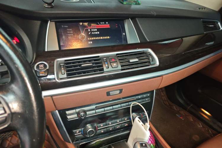 Used BMW 5 Series GT 2015 528i Leading Model Audio And AC Panel