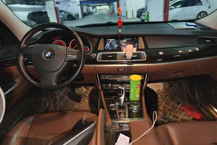 Used BMW 5 Series GT 2015 528i Leading Model Center Console