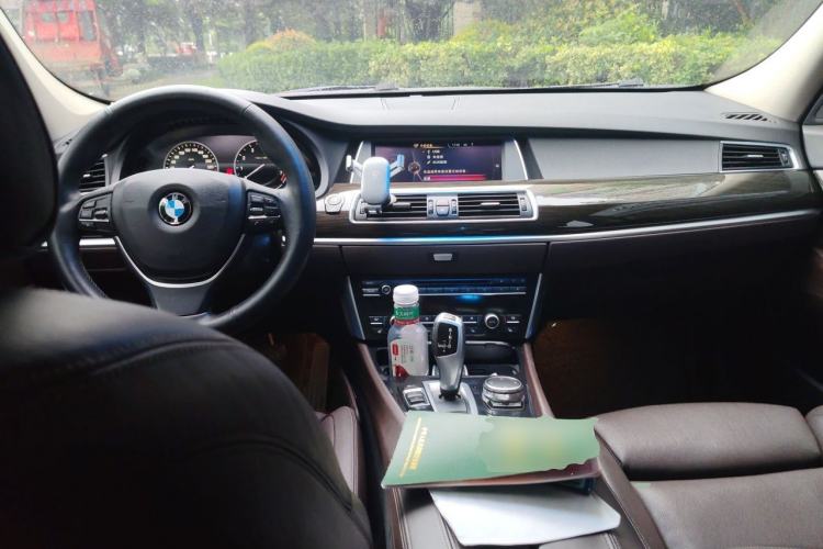 Used BMW 5 Series GT 2015 528i Luxury Edition Center Console
