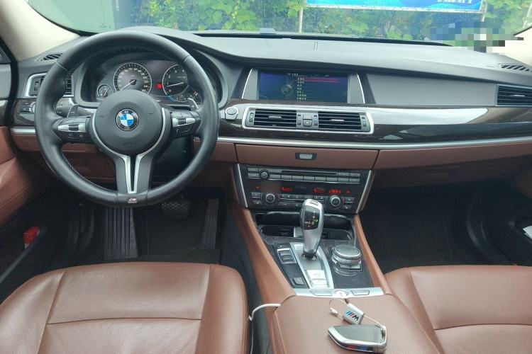 Used BMW 5 Series GT 2015 535i Leading Model Center Console