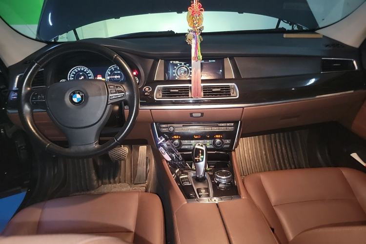 Used BMW 5 Series GT 2015 528i Leading Model Center Console