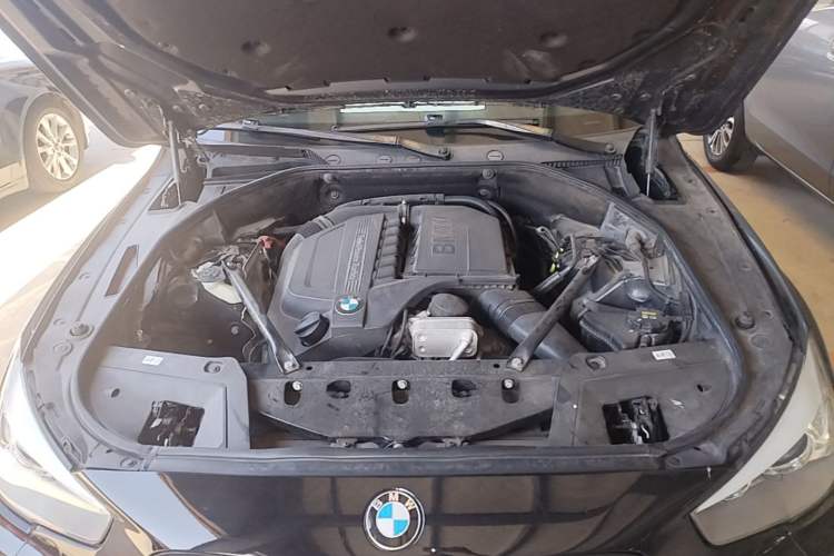 Used BMW 5 Series GT 2015 535i Leading Model Engine Bay