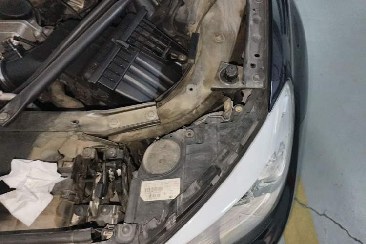 Used BMW 5 Series GT 2015 528i Leading Model Engine Bay Left
