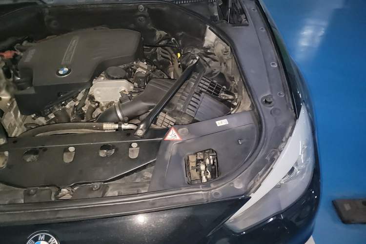 Used BMW 5 Series GT 2015 528i Leading Model Engine Bay Left