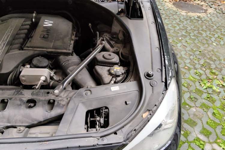 Used BMW 5 Series GT 2015 535i xDrive Engine Bay Left