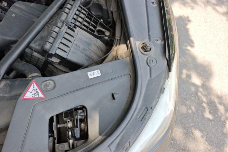 Used BMW 5 Series GT 2015 528i Luxury Edition Engine Bay Left