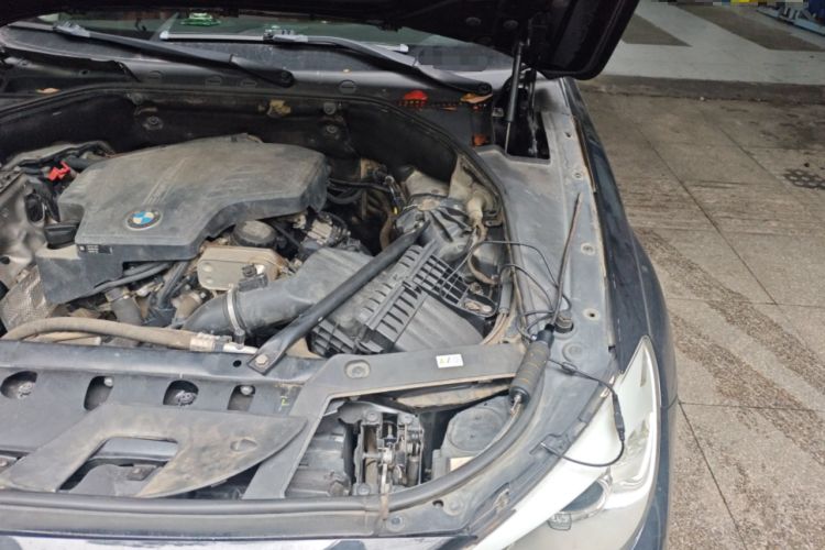 Used BMW 5 Series GT 2015 528i Leading Model Engine Bay Left